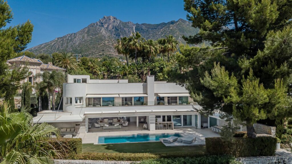 Villas for sale in Golden Mile